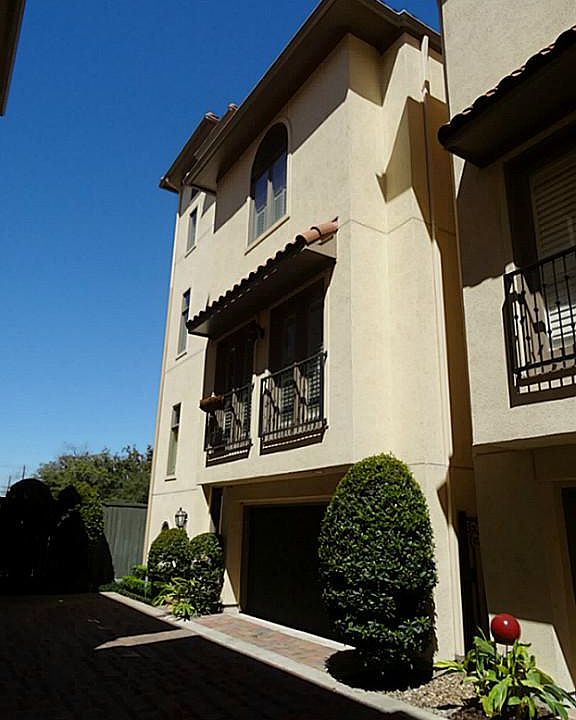 Fabulous Lovett home! Come inside and check me out!