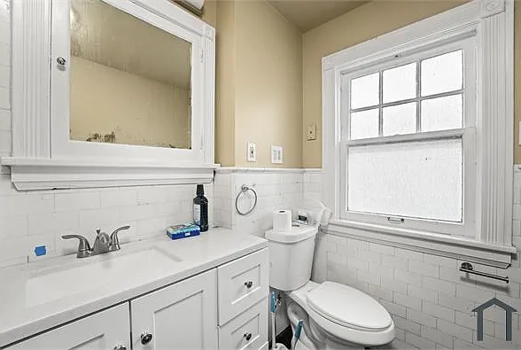 2460 Euclid Heights Blvd — Photo 6
