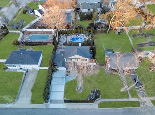 41 Parnell Dr, Smithtown, NY 11787