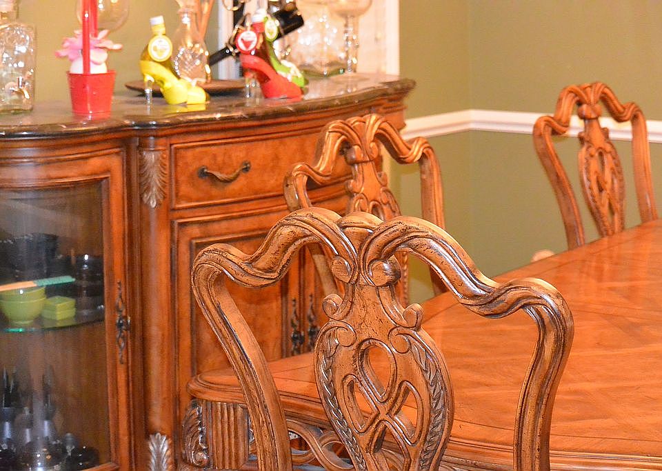 FORMAL DINING