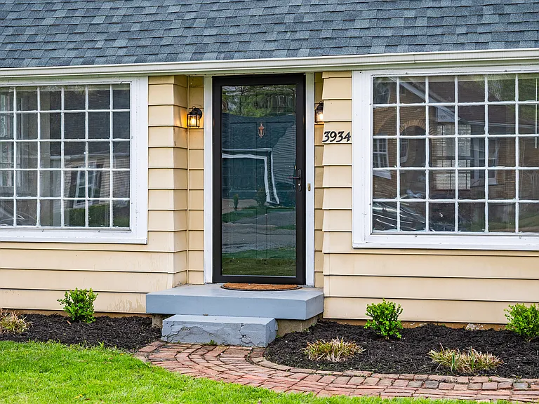 3934 Kennison Ave — Photo 27