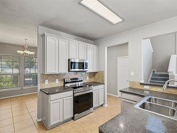 4th image of 1924 Murphy Ct