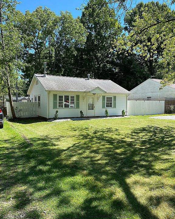 Wonderful home! Fenced Yard!