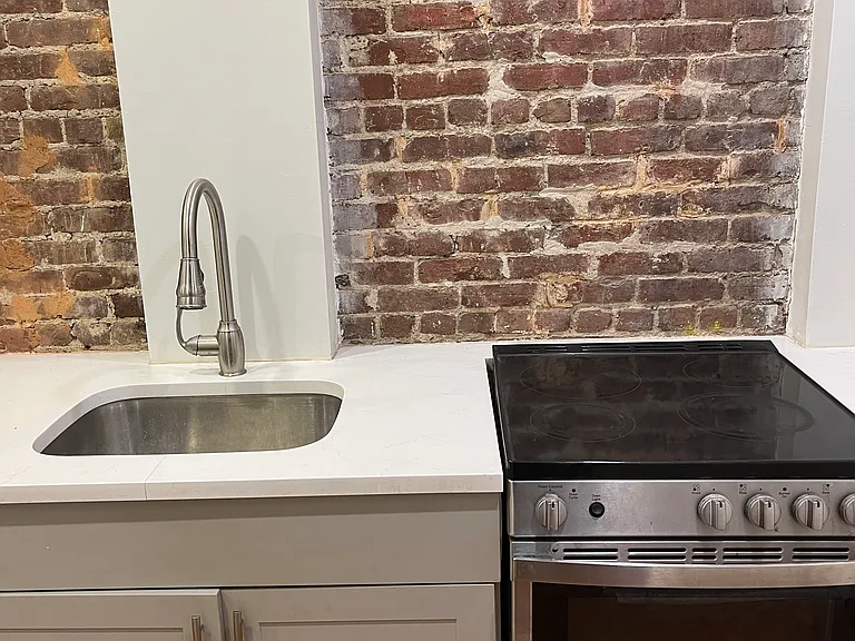 1061 Clay Ave #1B — Photo 9