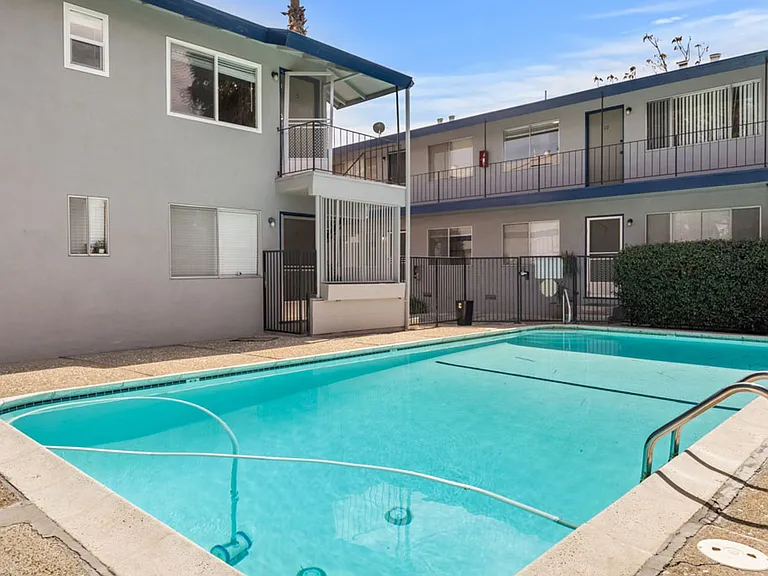 360 Chiquita Ave — Photo 4