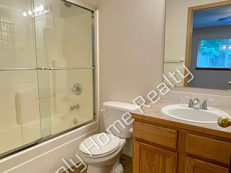 921 Avalon Ct SE — Photo 18