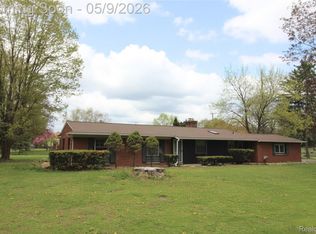 1239 Ashover Dr, Bloomfield Hills, MI 48304