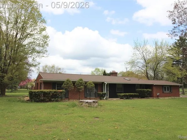1239 Ashover Dr, Bloomfield Hills, MI 48304