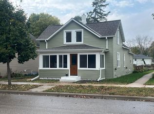 215 N Maple St, Chaska, MN 55318