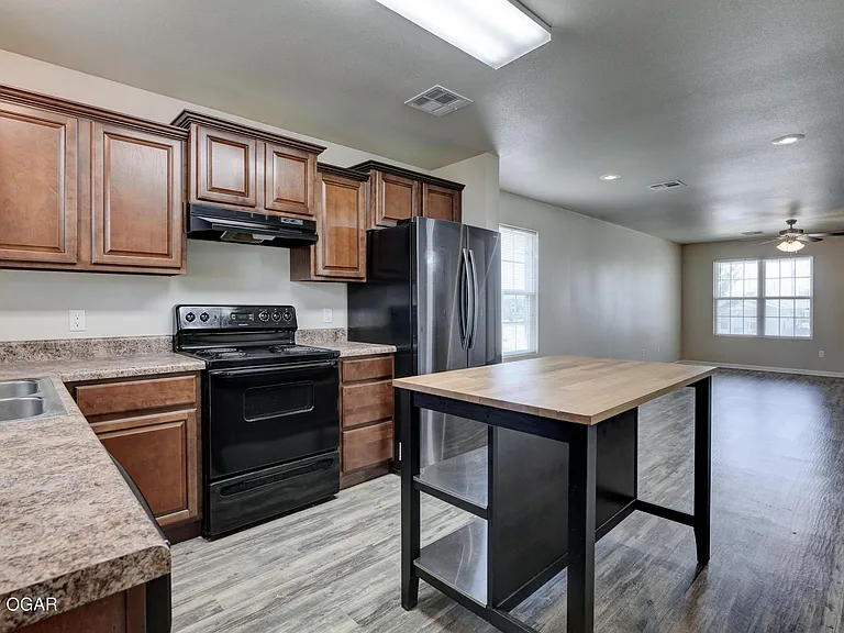 2521 Bird Ave — Photo 6