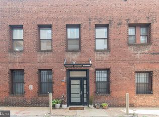 207 S 24th St #2R, Philadelphia, PA 19103