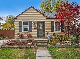 21732 Rosedale St, Saint Clair Shores, MI 48080