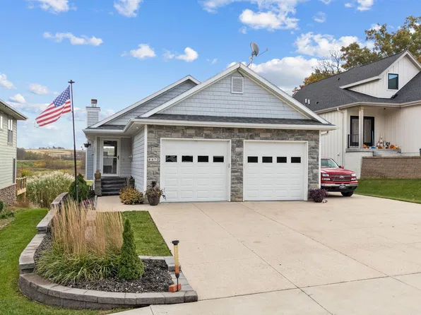 8472 Lakeshore Dr, Dexter, IA 50070