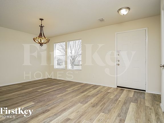 4th image of 1464 Greenbrook Dr