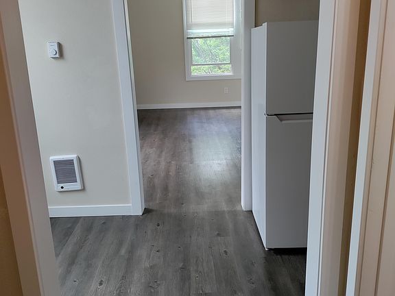 3rd image of 204 4th Ave W #10441495