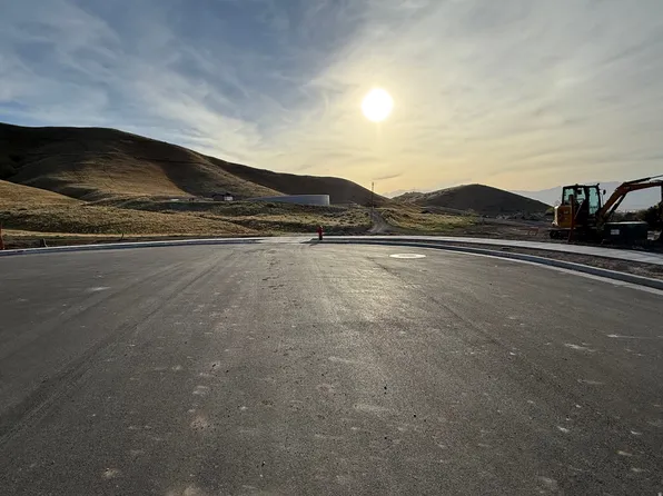 585 E Berkshire Dr S, Tooele, UT 84074