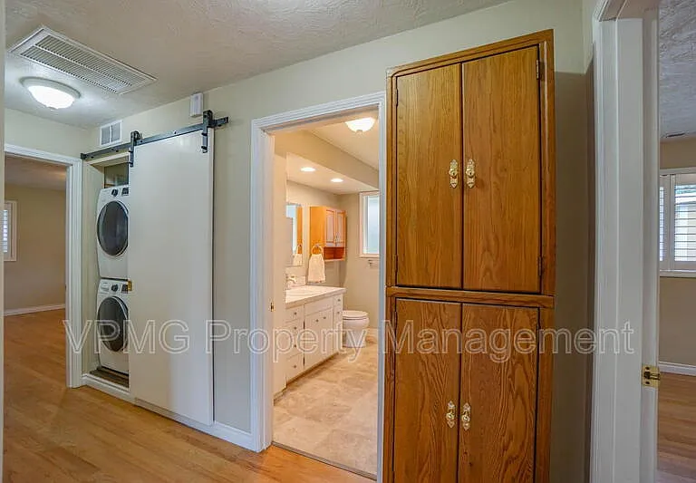 2218 E 18th St #A — Photo 15