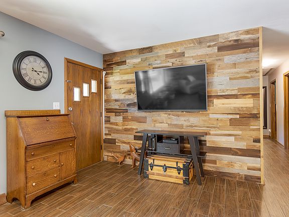 4th image of 414 Russell Ave