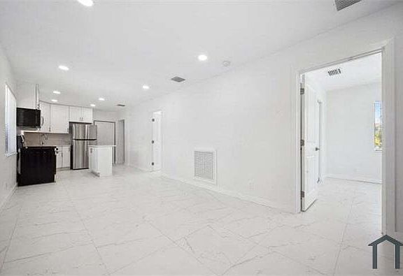 4th image of 1009 14th St