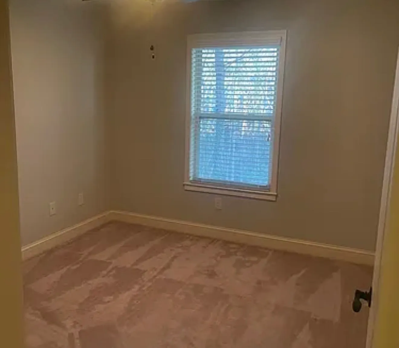 3 bed, 2.5 bath, 1577 sqft, $1,890 — Photo 3