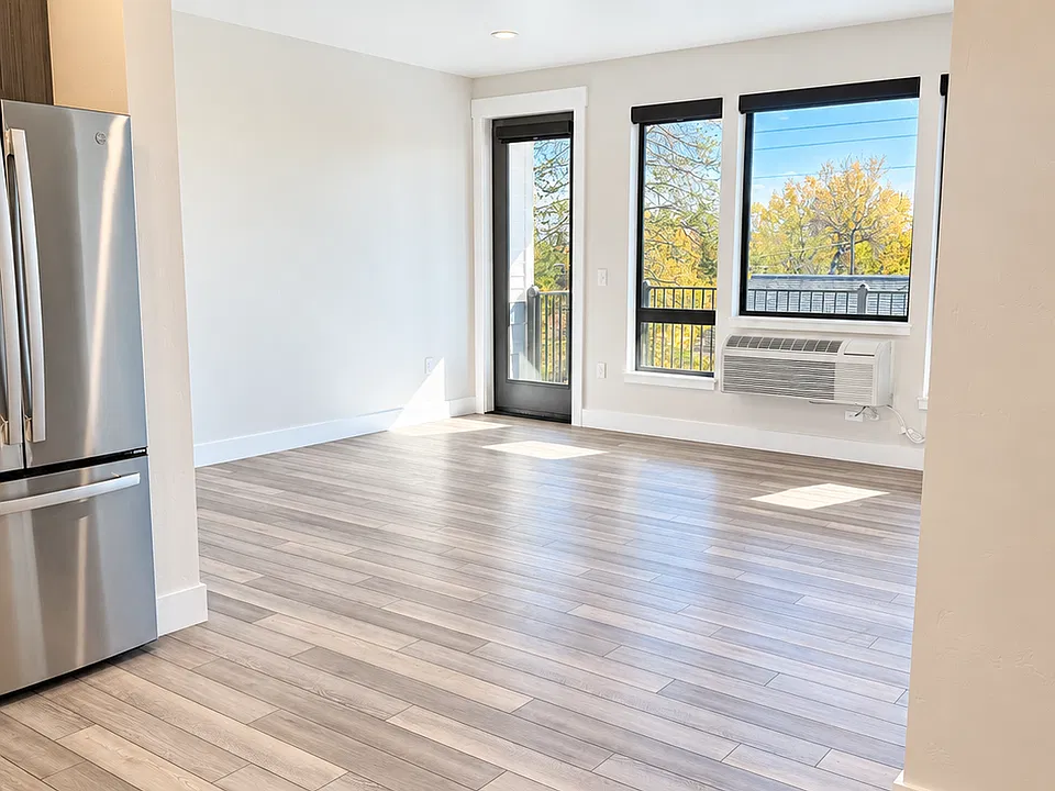 105 Colorado Ave #303