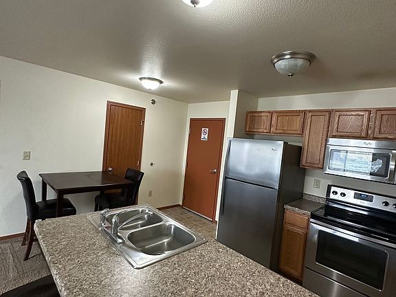 3rd image of 302 Elm St NE #210