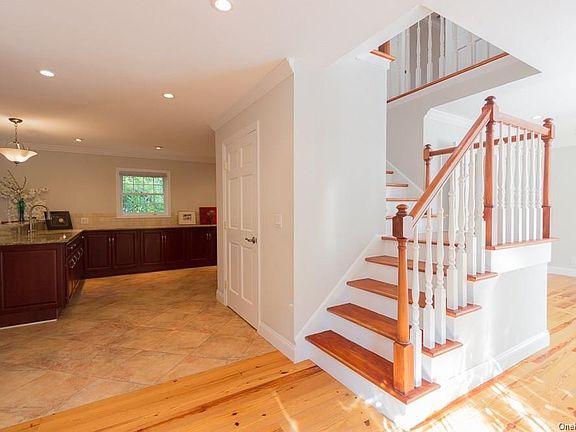 3rd image of 70 Sherwood Dr