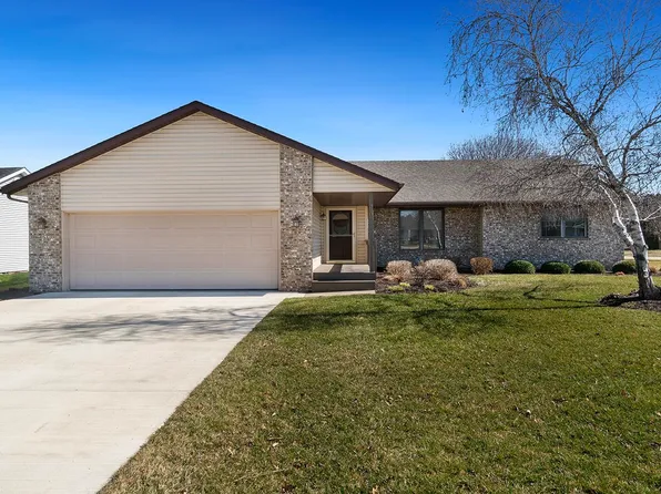 330 1st Light Dr, Stillman Valley, IL 61084