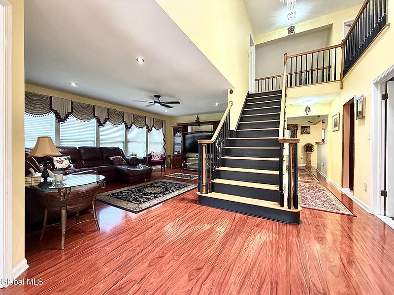 4th image of 257 Longhouse Lane