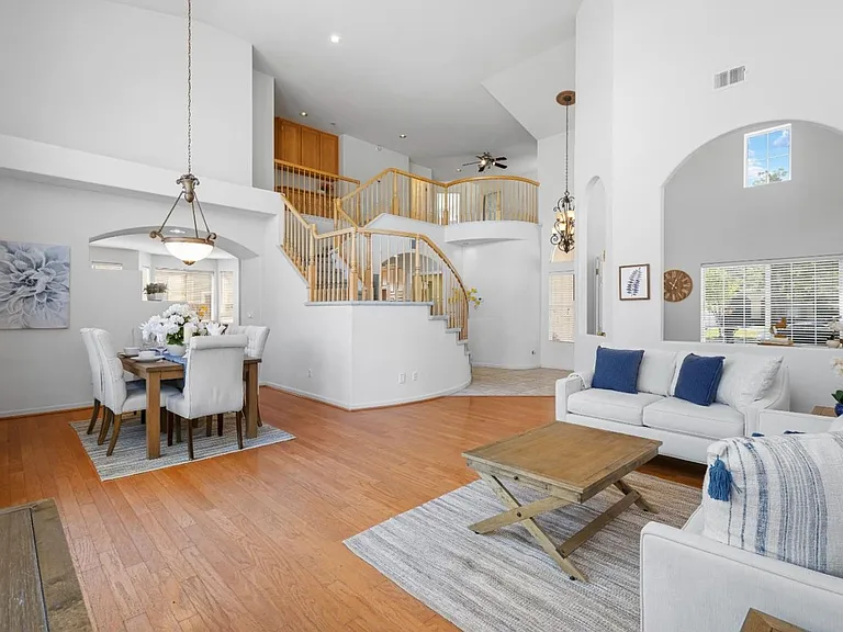 1515 Dovetail Way — Photo 3