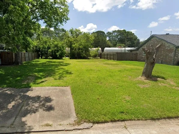 3102 New Meadow Dr, Baytown, TX 77521