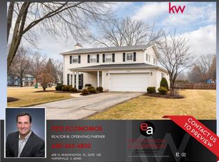 2S259 Arrowhead Dr, Wheaton, IL 60189
