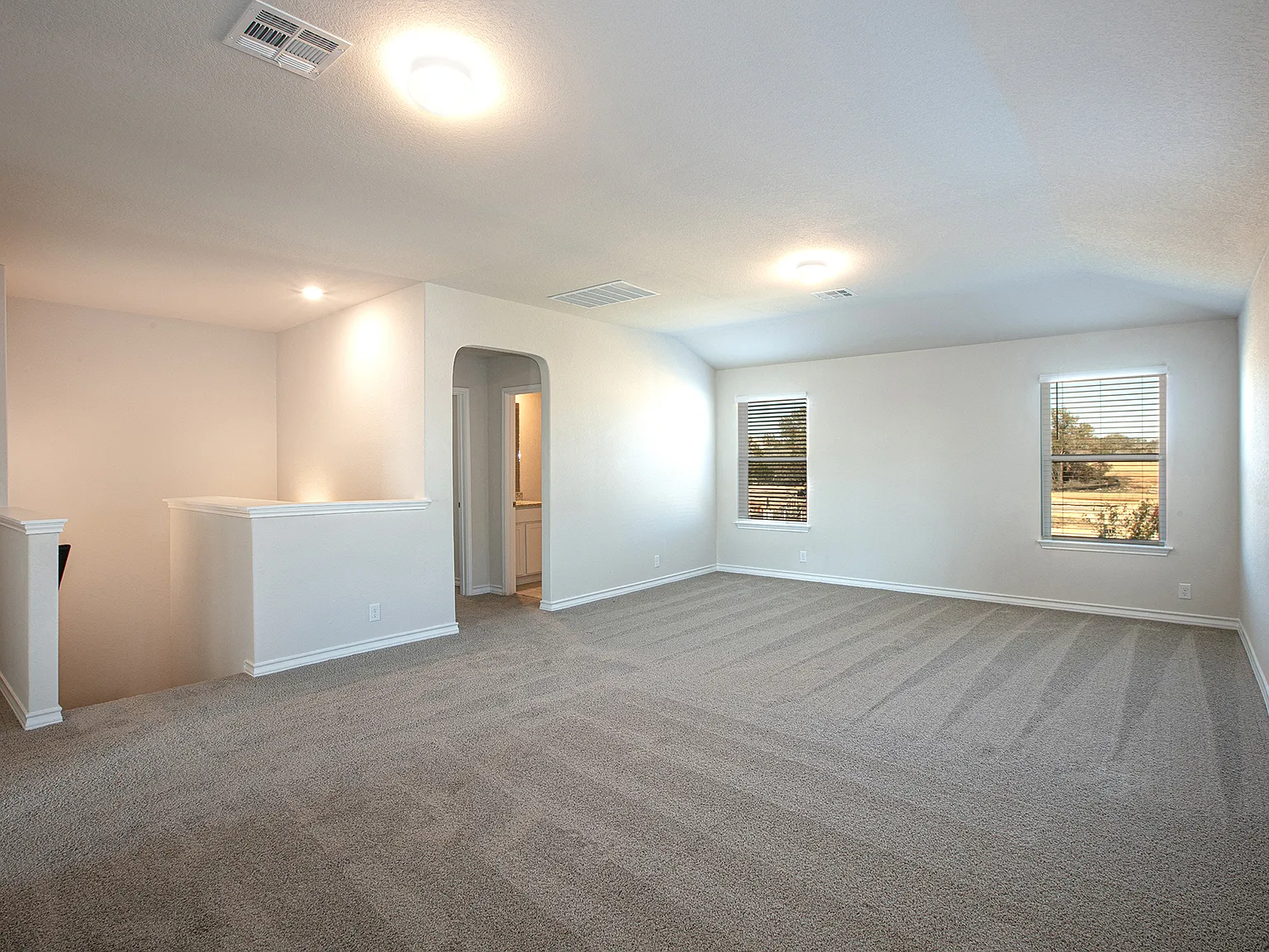 5 bed, 3.5 bath, 2678 sqft, $2,950 — Photo 3