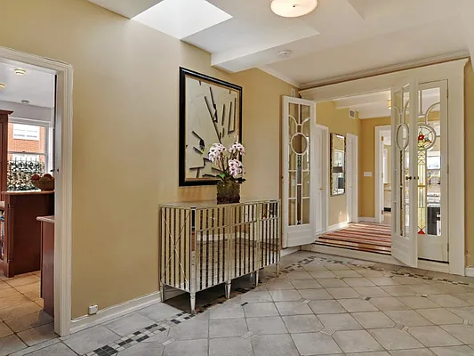 Sold by Sotheby's International Realty | media 9