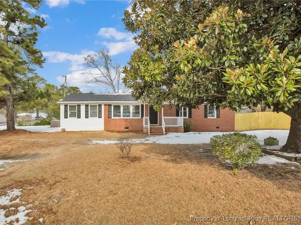 6158 Pine St, Fayetteville, NC 28311