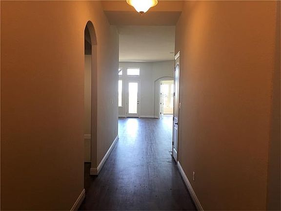 5th image of 1004 Hillrose Dr