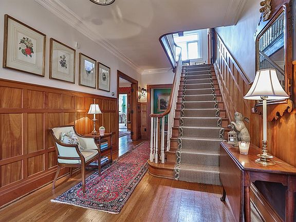 4th image of 531 Larchmont Dr