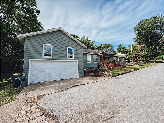 3rd image of 823 W Alma Ave