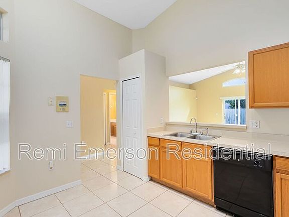 4th image of 2323 Hickory Pine St