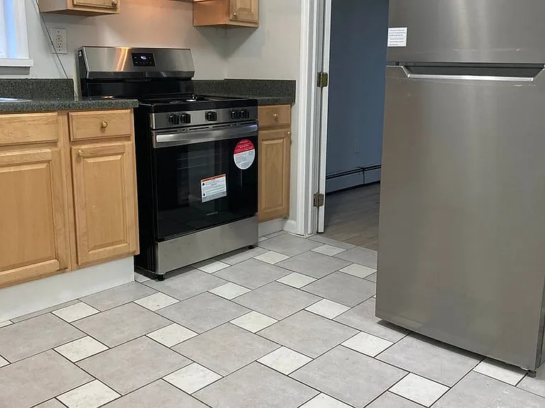 102 Evergreen Street — Photo 2