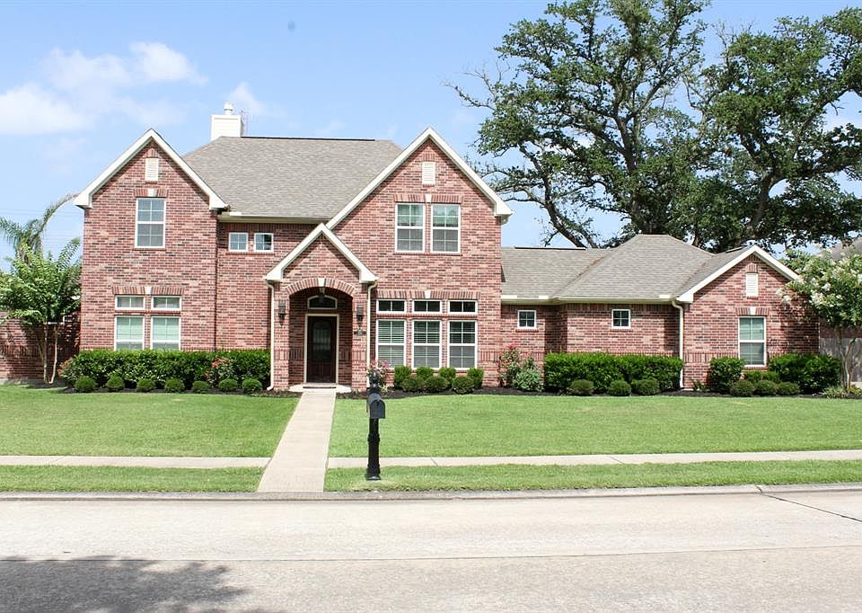 1st image of 390 Hyland Ln