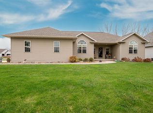 1387 Willow Bend Ln, Oshkosh, WI 54904