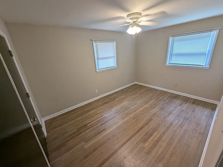 Colonial Apartments - 105 Bloomfield St — Photo 8