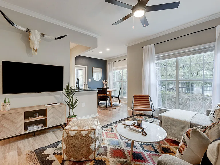 Laurel Canyon Apartments — Photo 5