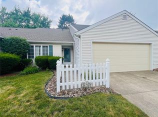16730 Lake Circle Dr, Strongsville, OH 44136
