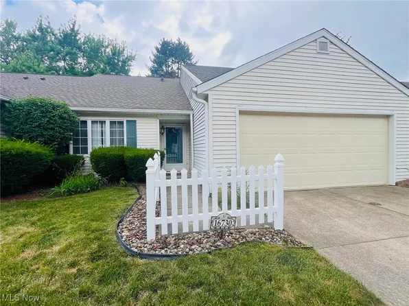 16730 Lake Circle Dr, Strongsville, OH 44136