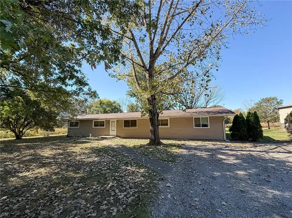 1367 N County Road 1000 St, Lerna, IL 62440