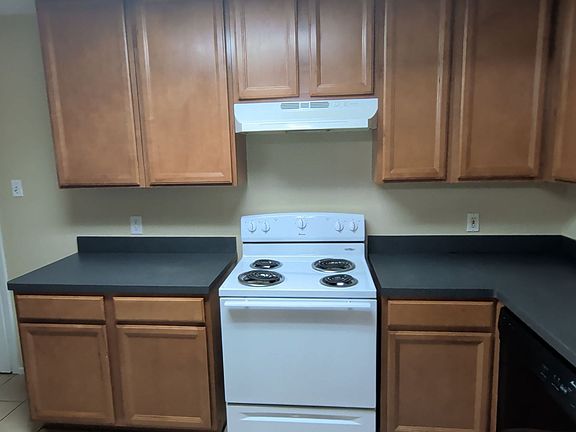 4th image of 4329 Segura Ct S
