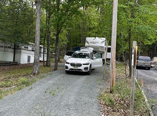 167 Village Dr E, Milford, PA 18337