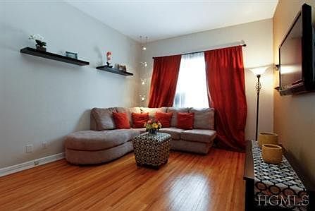 3rd image of 37 Fieldstone Dr